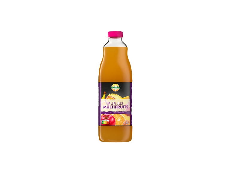 Jus multifruit dans une bouteille transparente avec un bouchon rose, avec des fruits et une étiquette Nutri-Score.