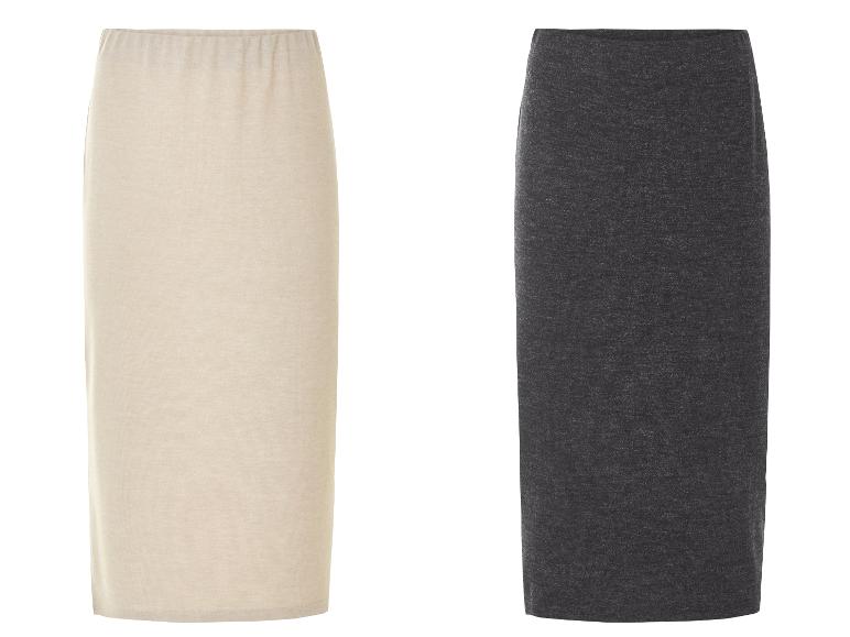 Deux longues jupes en tricot, beige et gris foncé.