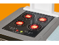 Cuisinière jouet avec quatre plaques de cuisson lumineuses et boutons rouges et verts
