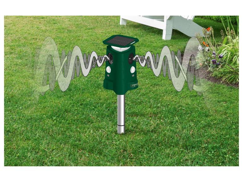 Répulsif animal solaire PARKSIDE dans le jardin