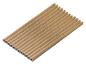 Une pile de profilés d'angle en carton brun, disposés en diagonale.