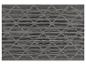 Un tapis gris avec un motif géométrique.