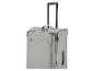 Valise de voyage gris clair avec poignée extensible et fermetures éclair noires.