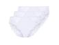 Trois paires de culottes blanches pour femmes avec dentelle.