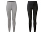Deux paires de leggings, un noir et un à carreaux.