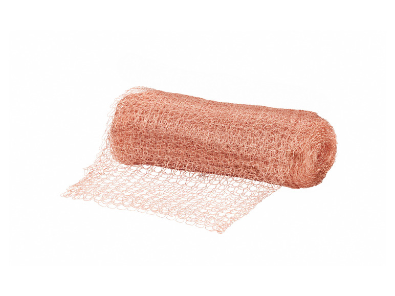 Un rouleau de tissu mesh rose pour le bricolage.