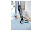 Un aspirateur vapeur Bissell CrossWave Pro nettoie un tapis.