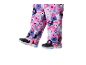 Pantalon de ski pour enfants avec imprimé floral coloré et chaussures de neige noires.