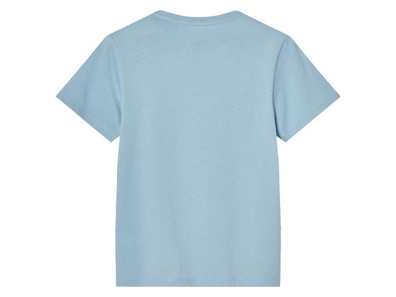 T-shirt bleu clair à manches courtes.