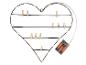 Cœur en fil noir lumineux avec pinces à linge et piles TRONIC.