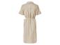 Robe chemise beige à manches courtes avec ceinture, vue de dos.