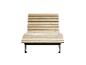 Banc de jardin en bois avec cadre en métal noir et design à lattes.
