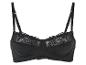 Un soutien-gorge noir en dentelle avec des bretelles réglables.