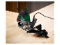 Défonceuse Parkside avec accessoires utilisée sur une surface en bois.