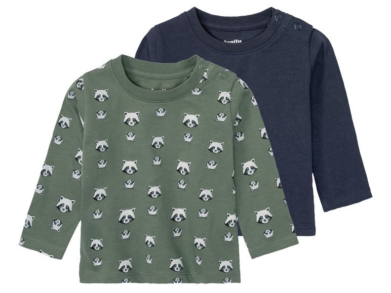 Deux t-shirts à manches longues pour bébés : un à motif de raton laveur et un uni bleu marine.