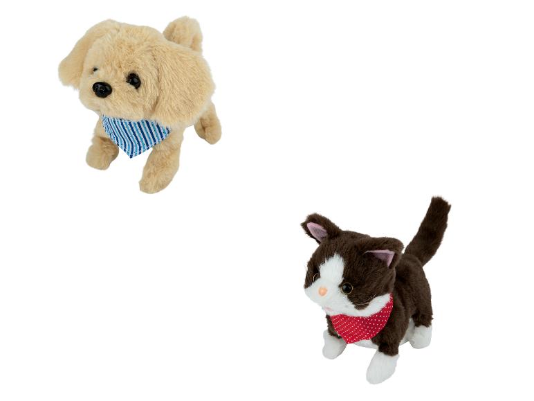 Un chien et un chat en peluche avec des bandanas.