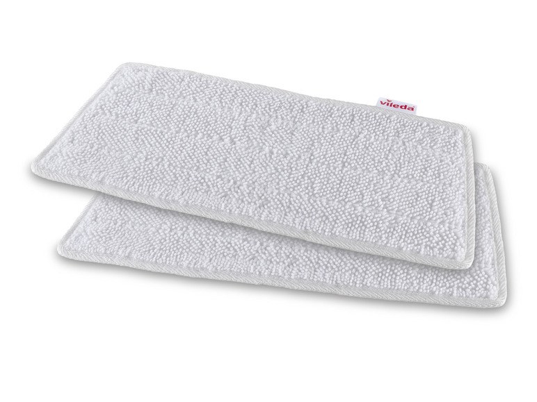 Deux lingettes en microfibre Vileda pour nettoyer le sol.