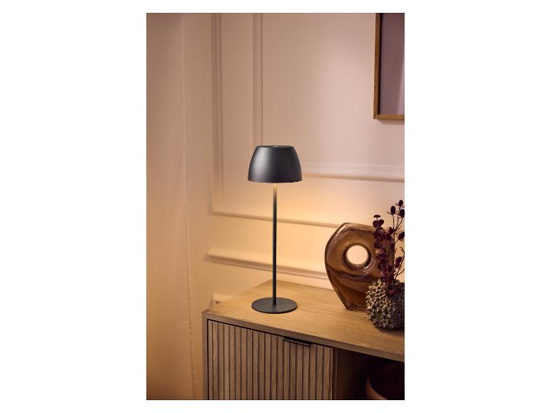 Lampe de table LED sans fil LIVARNO home sur un buffet en bois.
