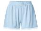 Short bleu clair avec taille élastique et bordure en dentelle.