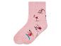 Des chaussettes roses avec des skieurs