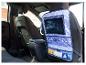Un protège-siège de voiture sur le thème de Stitch avec des poches et un support pour tablette.