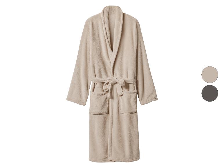 Peignoir beige avec ceinture et poches, présenté avec des options de couleur.