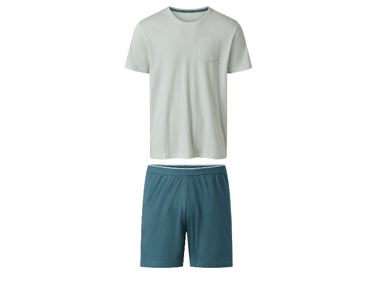 Un t-shirt vert et un short bleu.