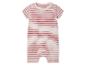 Combinaison rayée rose et rouge pour bébé.