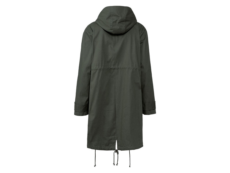 Parka verte à capuche.