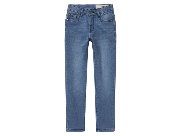 Un jean bleu skinny pour garçon.