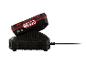 Une batterie Parkside X20V Team se chargeant dans un chargeur noir.