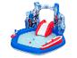 Centre de jeux gonflable avec toboggan aquatique et personnages de super-héros.