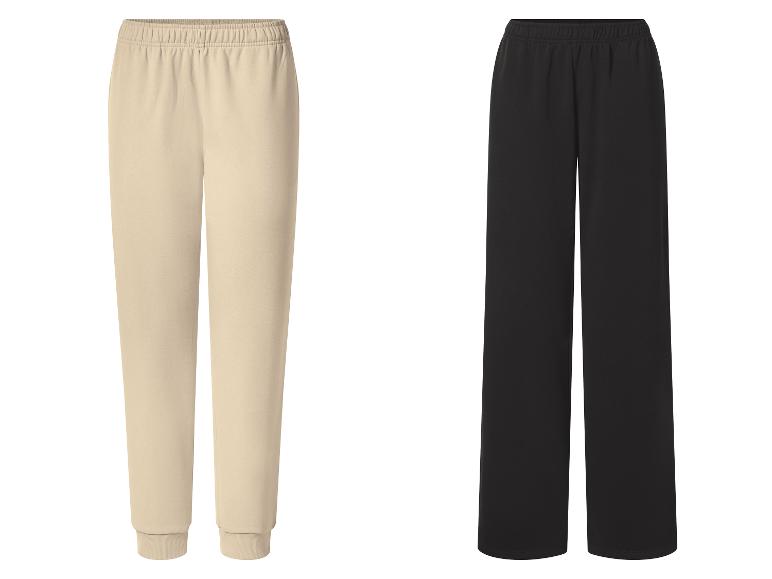 Pantalon de jogging beige et pantalon noir à jambes larges