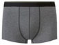 Boxers grises avec ceinture noire.