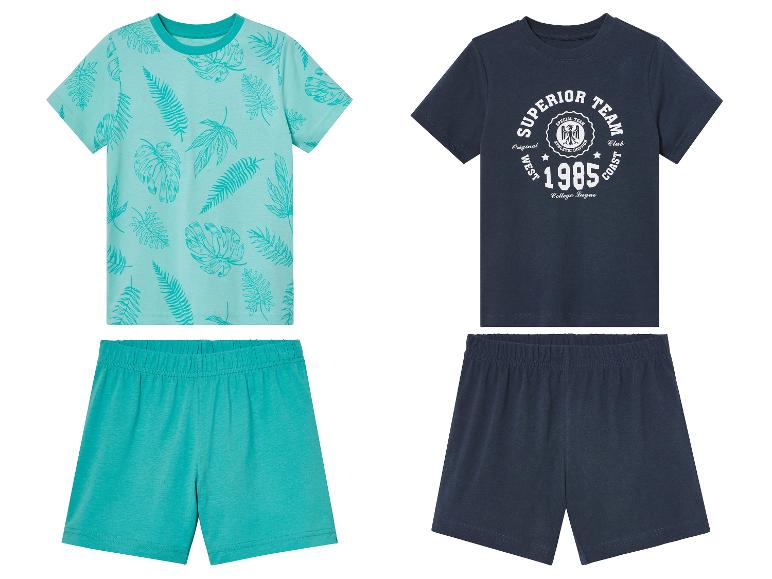 T-shirts et shorts pour enfants : motifs tropicaux et style sport.