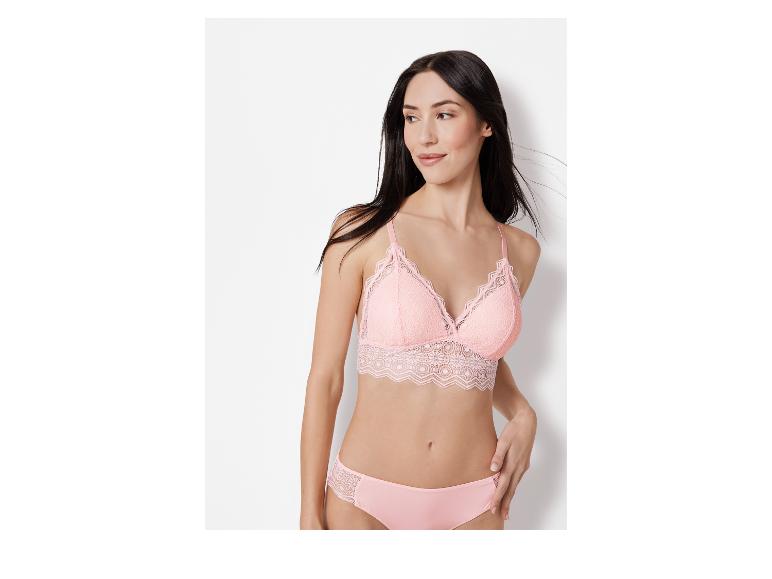 Soutien-gorge et culotte rose en dentelle.