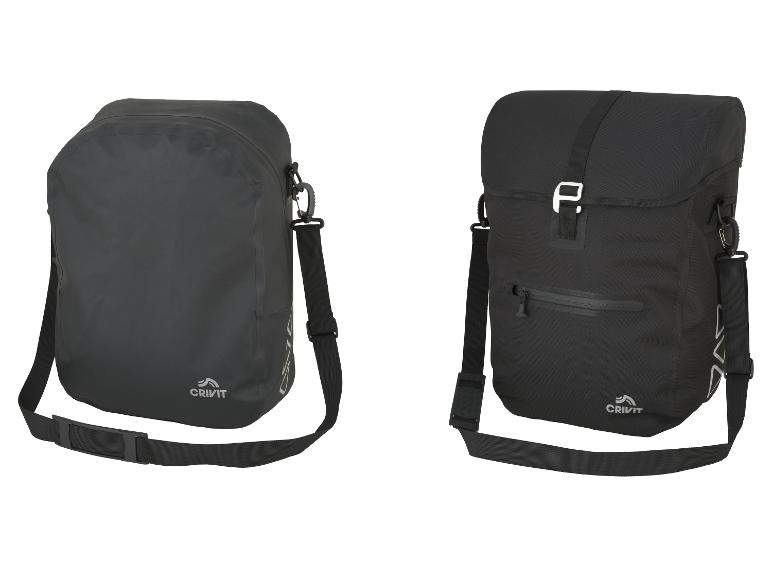 Deux sacs de vélo Crivit noirs, l'un avec une fermeture à enroulement et l'autre avec un rabat.