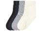 Cinq paires de chaussettes en noir, bleu marine, gris, gris clair et blanc.