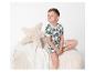 Pyjama enfant tropical, coussin étoile et plaid beige.