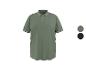 Polo homme vert olive avec rayures blanches sur le col et les manches.