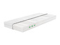 Un matelas blanc avec une housse amovible.