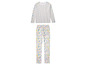 Un pyjama gris à manches longues et un pantalon à fleurs.