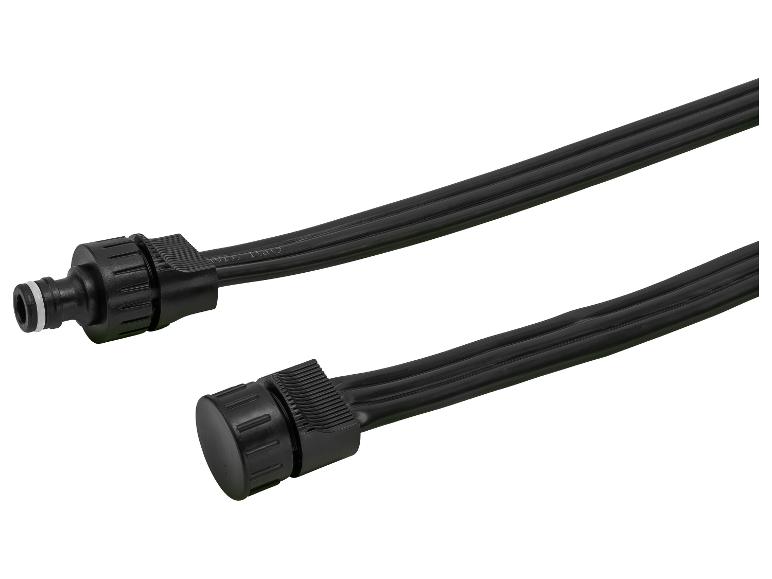 Tuyau d'arrosage noir avec raccords, une extrémité avec adaptateur de robinet, l'autre bouchée.