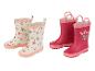 Deux paires de bottes de pluie, une paire avec des papillons roses et une autre paire avec des papillons roses et le mot 'MAGIC'.
