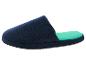 Pantoufles bleu marine et vert d'eau.