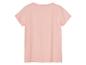 T-shirt rose pâle à manches courtes.