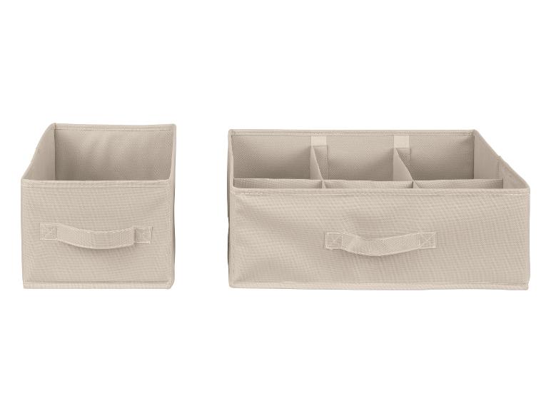 Deux boîtes de rangement beiges, l'une avec des compartiments pour les vêtements