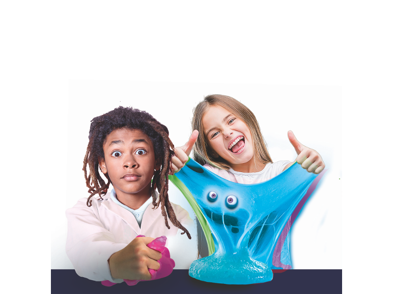 Deux enfants jouant avec du slime coloré, affichant une expression surprise et joyeuse.