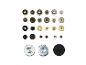 Un assortiment de boutons-pression et de rivets métalliques de différentes tailles et couleurs.