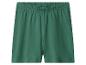 Short en coton vert avec taille élastique.
